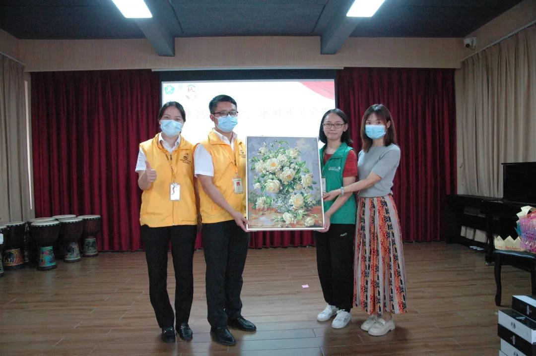 推行社会责任,彰显企业继续|德赢VWIN集团前往狮山镇小塘社区康园中心开展慰问活动